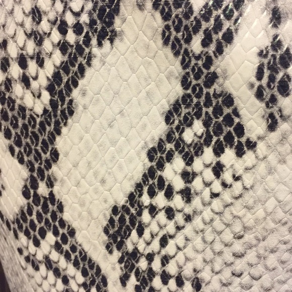 Designer - Picture 3 of 10